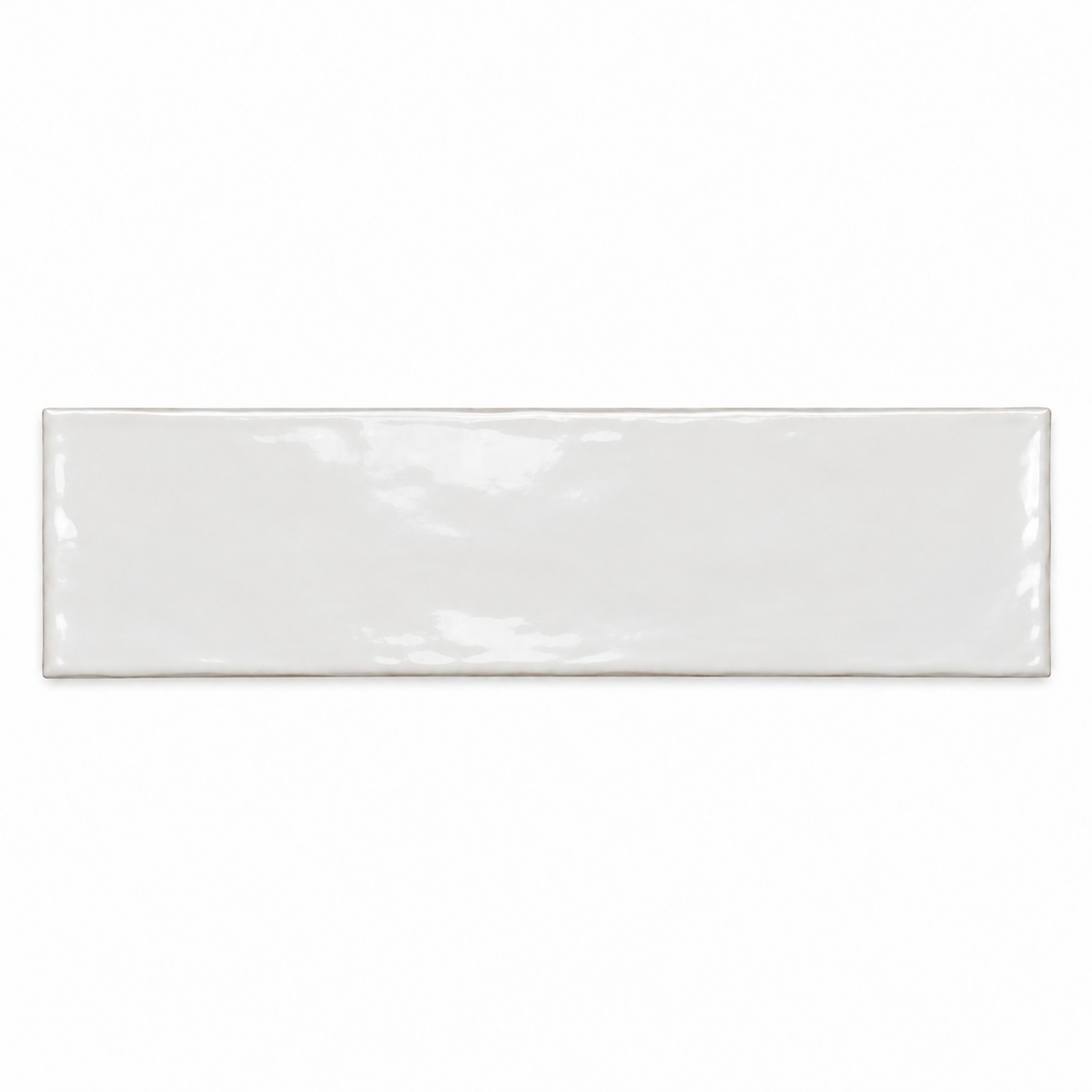 Cifre Colonial White Glans tegel van 7,5 × 30 cm, recht van boven op wit, met een glanzend wit oppervlak en subtiele handvormranden.