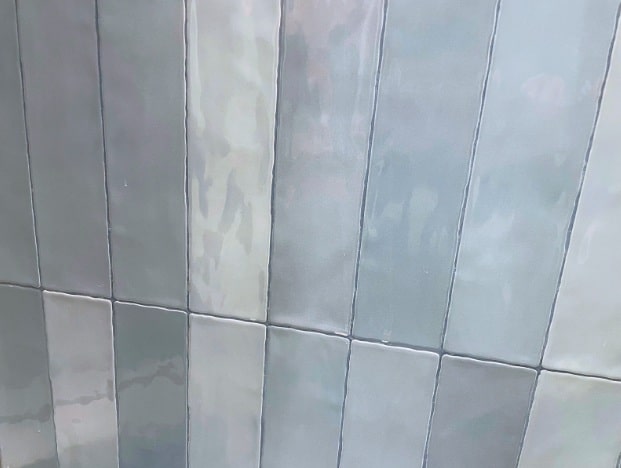 https://www.vlagsma.nl/handvorm-tegel-cifre-moos-sky-65x26/