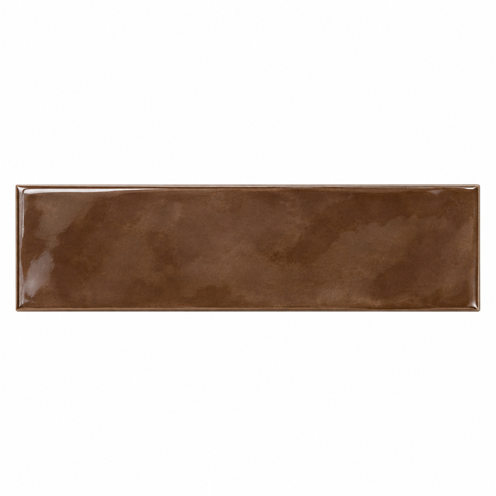 Cifre Opal Moka tegel van 7,5 × 30 cm op wit, met mokabruine kleurnuances en glanzend glazuur.