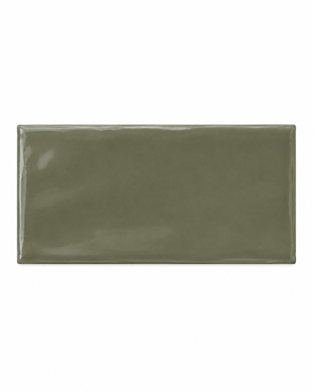 Mindelo Glans Legergroen 6,5x13 glanzende legergroene wandtegel op witte achtergrond