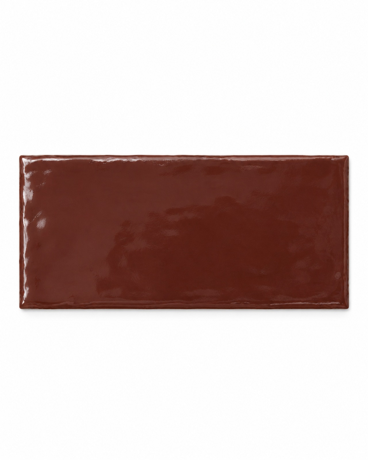 Mindelo Glans Merlot 6,5x13 glanzende bruinrode wandtegel op een witte achtergrond